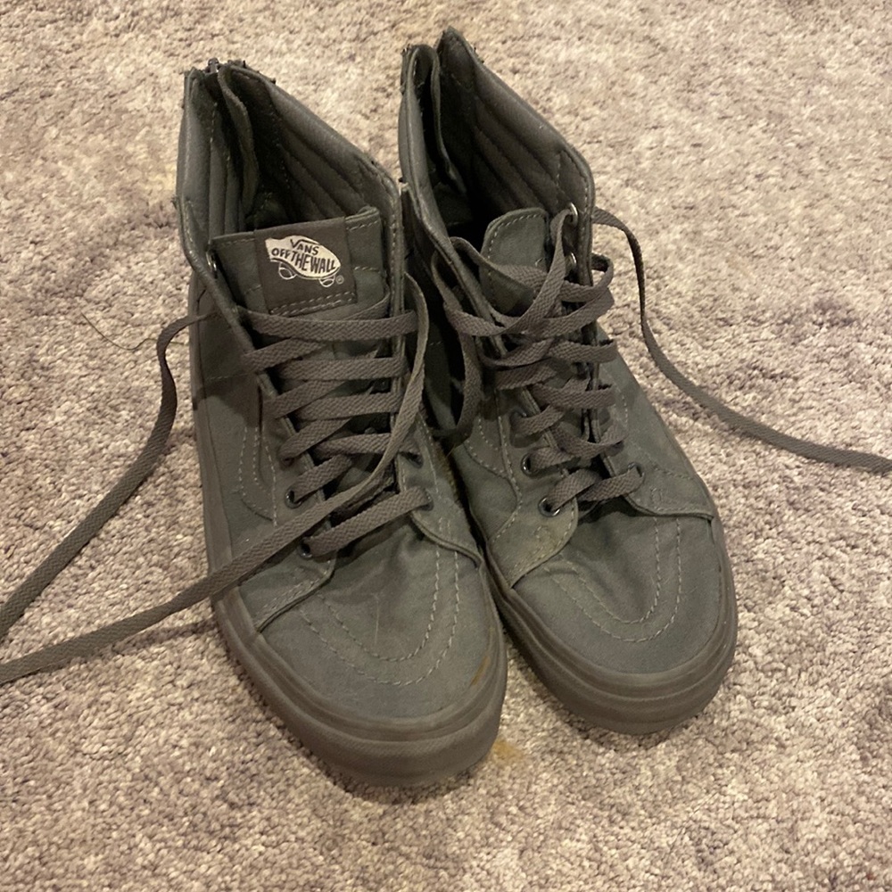 Vans kids skate shoe size 6 grey please see pictures